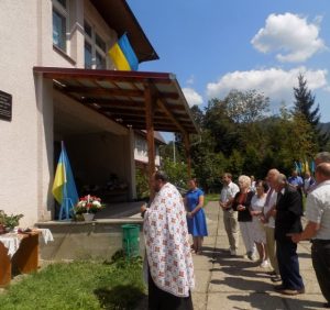 На Рахівщині відкрили меморіальну дошку на честь відомого політв’язня Петра Тракслера (фото)