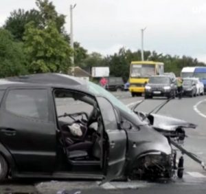 Потрійна ДТП поблизу Мукачева: є жертви і потерпілі (відео)