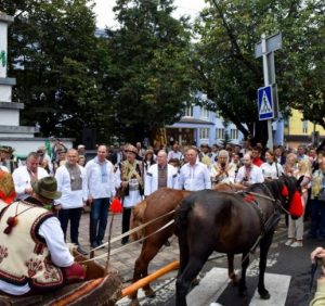 Співи, танці та частування – на Рахівщині пройшов ХІХ-й гастрономічний фестиваль-ярмарок, «Гуцульська бриндзя»