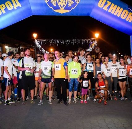 Нічний забіг відбувся в Ужгороді до Дня міста (відео)