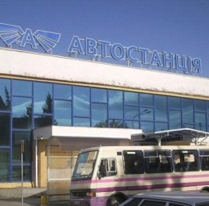Ужгородський автовокзал і міжнародні перевезення: купи квиток і стій, або залишишся «за бортом» (фото, відео)