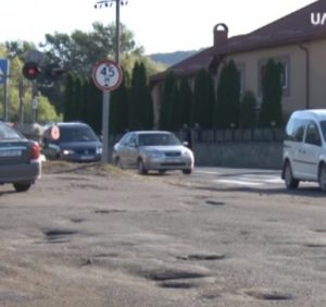 Жителі сіл Невицьке та Кам’яниця просять зробити безпечним переїзд (відео)