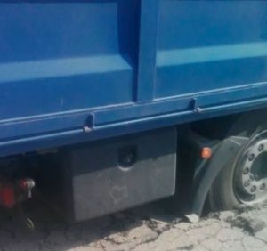 В Україні набув чинності закон про штрафи за руйнування доріг фурами (відео)