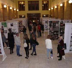 В атріумі будівлі ОДА відкрито виставку закарпатських і львівських дизайнерів