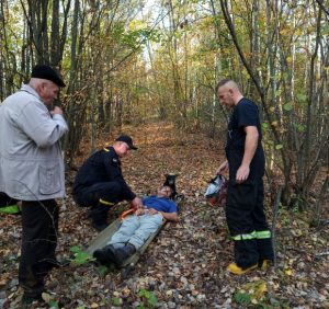 Чоловіка від смерті врятував надзвичайник та собака (фото, відео)