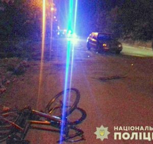 П’яний закарпатець виїхав на узбіччя і зніс підлітка-велосипедиста