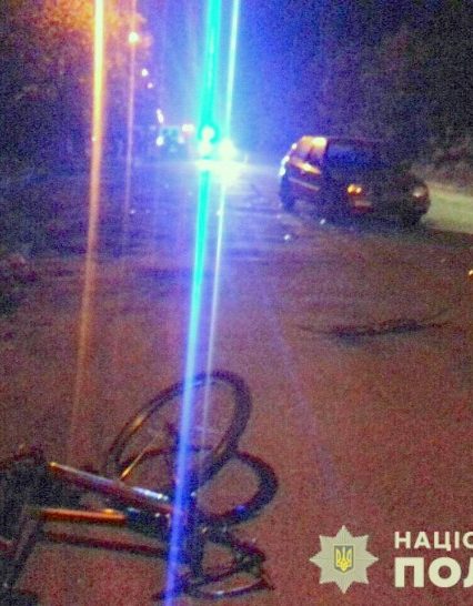 П’яний закарпатець виїхав на узбіччя і зніс підлітка-велосипедиста