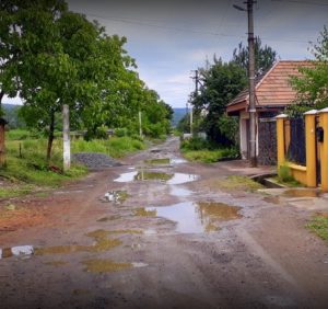 Жителів ужгородської вулиці забули на десятки років. Вони волають до влади знову і знову