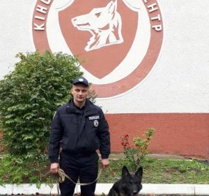 Чотирилапий помічник кінологів-поліцейських допоміг розшукати зниклого ужгородця