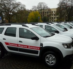 8 автомобілів “Швидкої допомоги” почали використовувати в амбулаторіях Ужгородського району (відео)