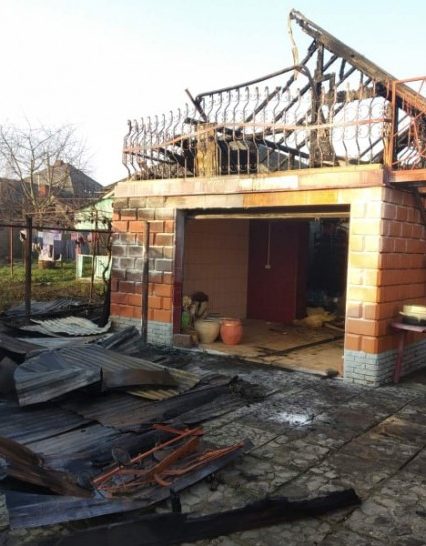 Вночі на Ужгородщині вогонь охопив приватне домоволодіння (фото)