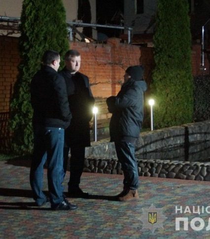 Поліція встановлює обставини вибуху на подвір’ї мукачівки