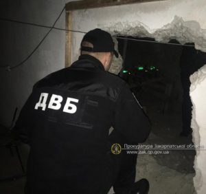 На Закарпатті викрито склад з фасування марихуани та комп’ютерне обладнання, яке використовують для майнінгу криптовалюти