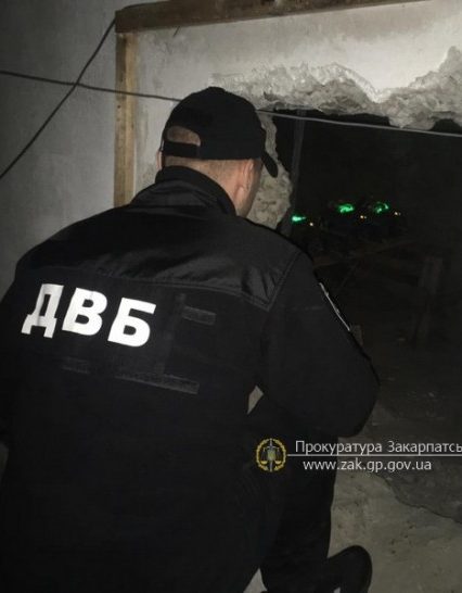 На Закарпатті викрито склад з фасування марихуани та комп’ютерне обладнання, яке використовують для майнінгу криптовалюти