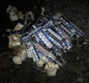 Під час огляду вантажного потягу прикордонники виявили контрабандні сигарети