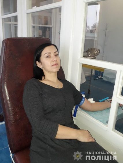 Небайдужі закарпатці та поліцейські активно долучилися до здачі крові для травмованої у аварії співробітниці поліції