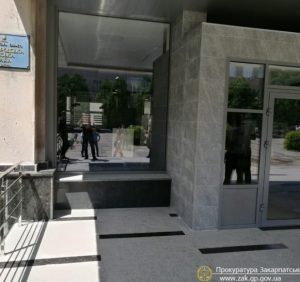 У міській раді Ужгорода проходять обшуки (відео)