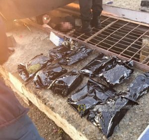 Прокуратура погодила підозру іноземцю, який контрабандою спробував вивезти до ЄС 2,7 кг марихуани