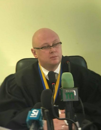 Ужгородський суддя Деметрадзе відмовив прокуратурі у дослідженні показів загиблого свідка у праві про хабарництво Іштвана Цапа (відео)