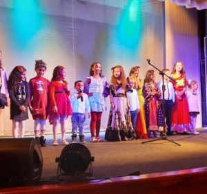 В Ужгороді дітям з багатодітних ромських сімей влаштували новорічно-різдвяне свято