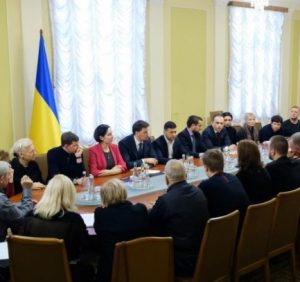 Володимир Зеленський зустрівся з родичами українців, які загинули в авіакатастрофі біля Тегерана