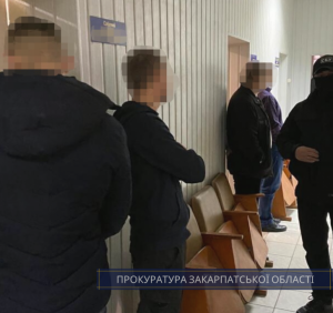На Закарпатті прокуратура погодила підозру поліцейському, який вимагав 5 тис грн за повернення речового доказу