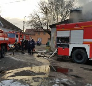 У Сваляві трапилась пожежа у школі. Дітей евакуювали (фото, відео)
