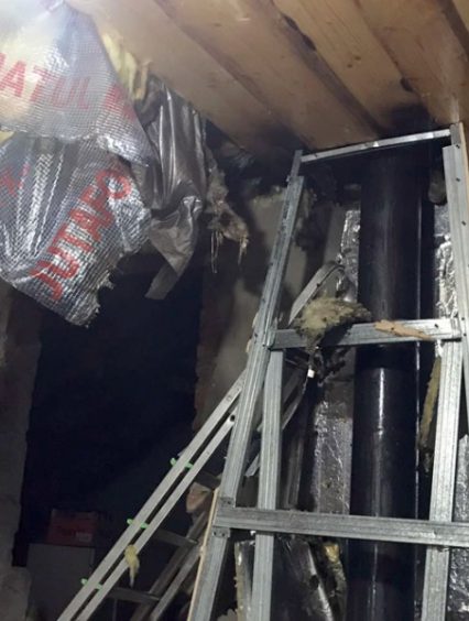 На Ужгородщині рятувальники ліквідували пожежу в будинку