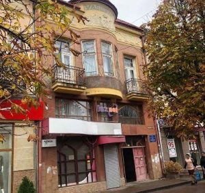 22-річний хлопець зі Сваляви скуповує нерухомість в центрі Мукачева