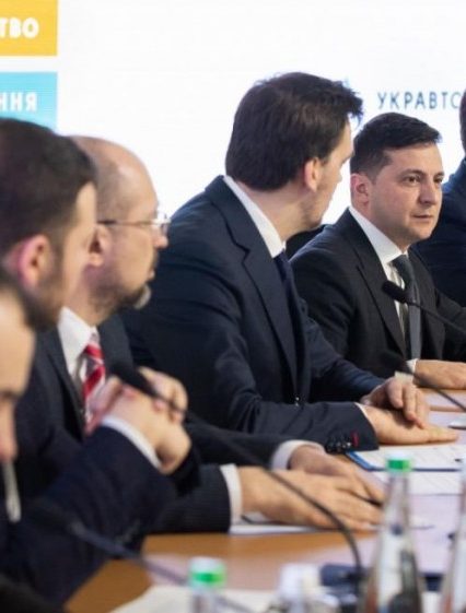 Президент України назвав низку першочергових завдань у галузі будівництва доріг