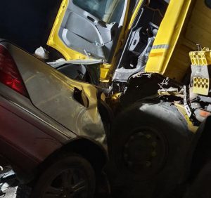 Рятувальники “вирізали” з пошкодженого автомобіля тіло загиблого закарпатця (фото)