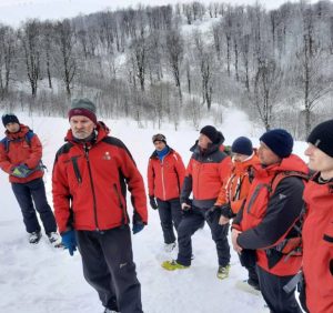 На Міжгірщині гірські рятувальники вчилися шукати людей у лавинах (фото)