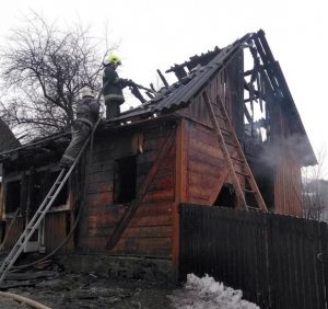 У рахівській Чорній Тисі на пожежі загинув літній чоловік (фото)