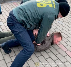 700 дол за схему розміщення прикордонних нарядів: на Закарпатті затримали закарпатця, який намагався підкупити офіцера