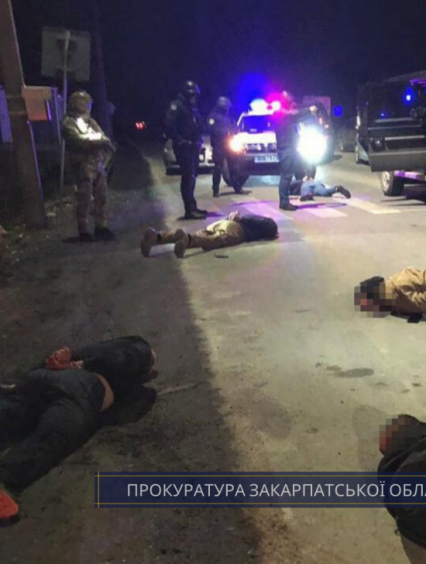 У ході спецоперації на Закарпатті затримано двох осіб, які спробували травмувати правоохоронців