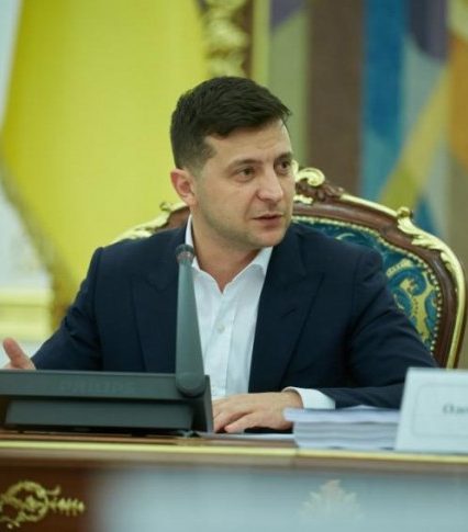 Президент: Буде справедливо прив’язати оплату праці урядовців до середньої заробітної плати в країні