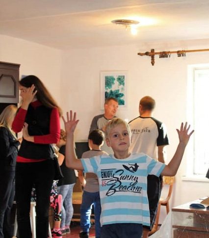 Рейдери з Ужгородської міськради відбирають приміщення у дітей