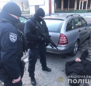 Офіційно: В Ужгороді затримано іноземця з понад 2 кілограмами психотропних речовин (фото, відео)