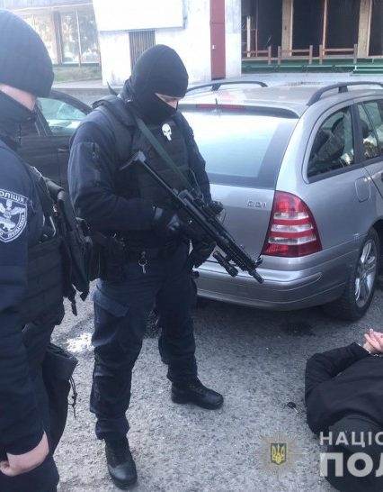 Офіційно: В Ужгороді затримано іноземця з понад 2 кілограмами психотропних речовин (фото, відео)
