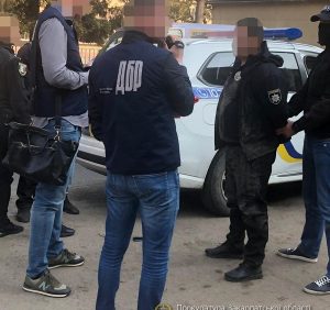 Прокуратура затвердила обвинувальний акт заступнику керівника Перечинського відділення поліції, якого затримали при отриманні неправомірної вигоди