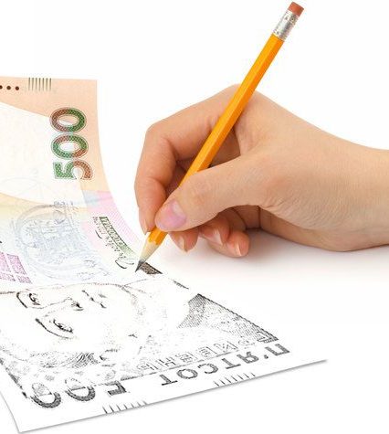 У Мукачеві прокуратура довела вину закарпатця у збуті підроблених гривневих банкнот. Чоловіка засуджено
