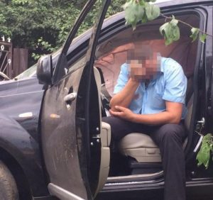 На Ужгородщині прокурором доведено вину адвоката, який смертельно травмував дівчинку, що гралась біля подвір’я