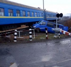 ДТП на залізничному переїзді в Хустському районі: є постраждалі