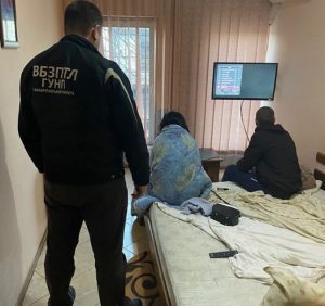 Сутенер втягнув у проституцію неповнолітню ужгородку
