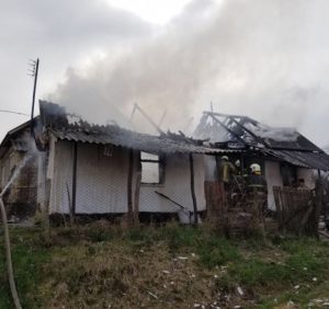 Закарпатка розтопила піч і залишилась без будинку