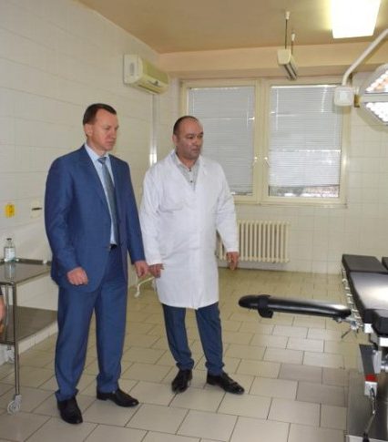 Боротьба за керівне крісло Ужгородського пологового будинку досі триває