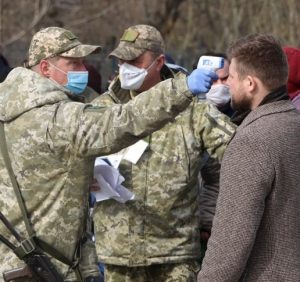 Громадяни України продовжують повертаються додому через пункти пропуску на Закарпатті (фото)