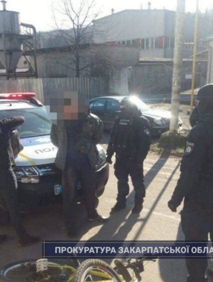 Прокуратура погодила підозру наркоторгівцю, якого в Ужгороді затримали за збут метамфетаміну