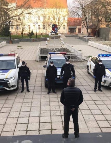 Закарпатські поліцейські продовжують перевіряти громадян на дотримання ними умов самоізоляції