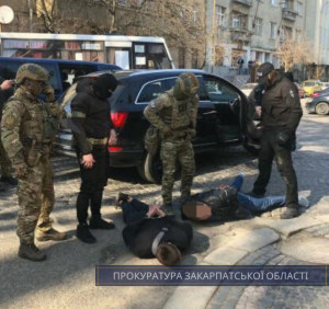Закарпаття кримінальне: групу вимагачів суд залишив під вартою без можливості внесення застави